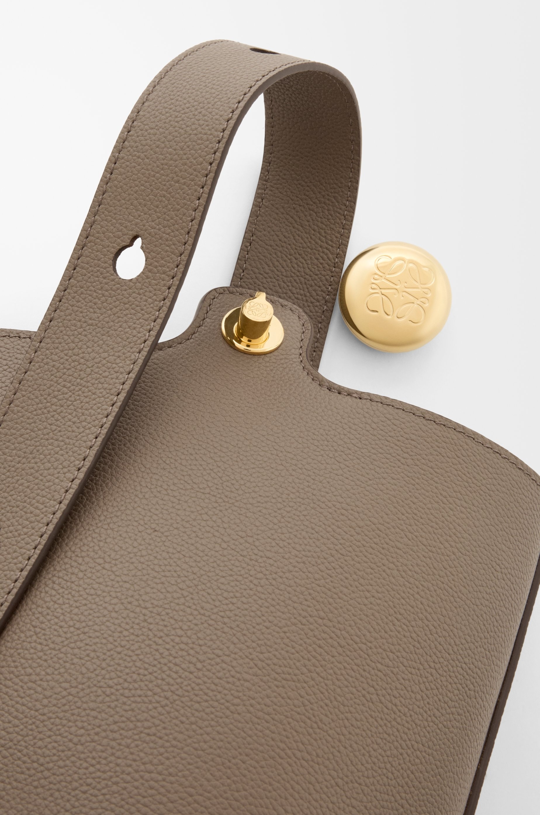 Mini Pebble bucket in soft grained calfskin - 8