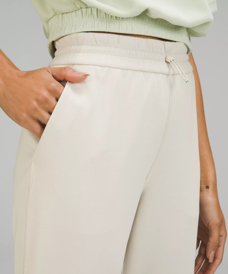 Softstreme High-Rise Straight-Leg Cropped Pant 4