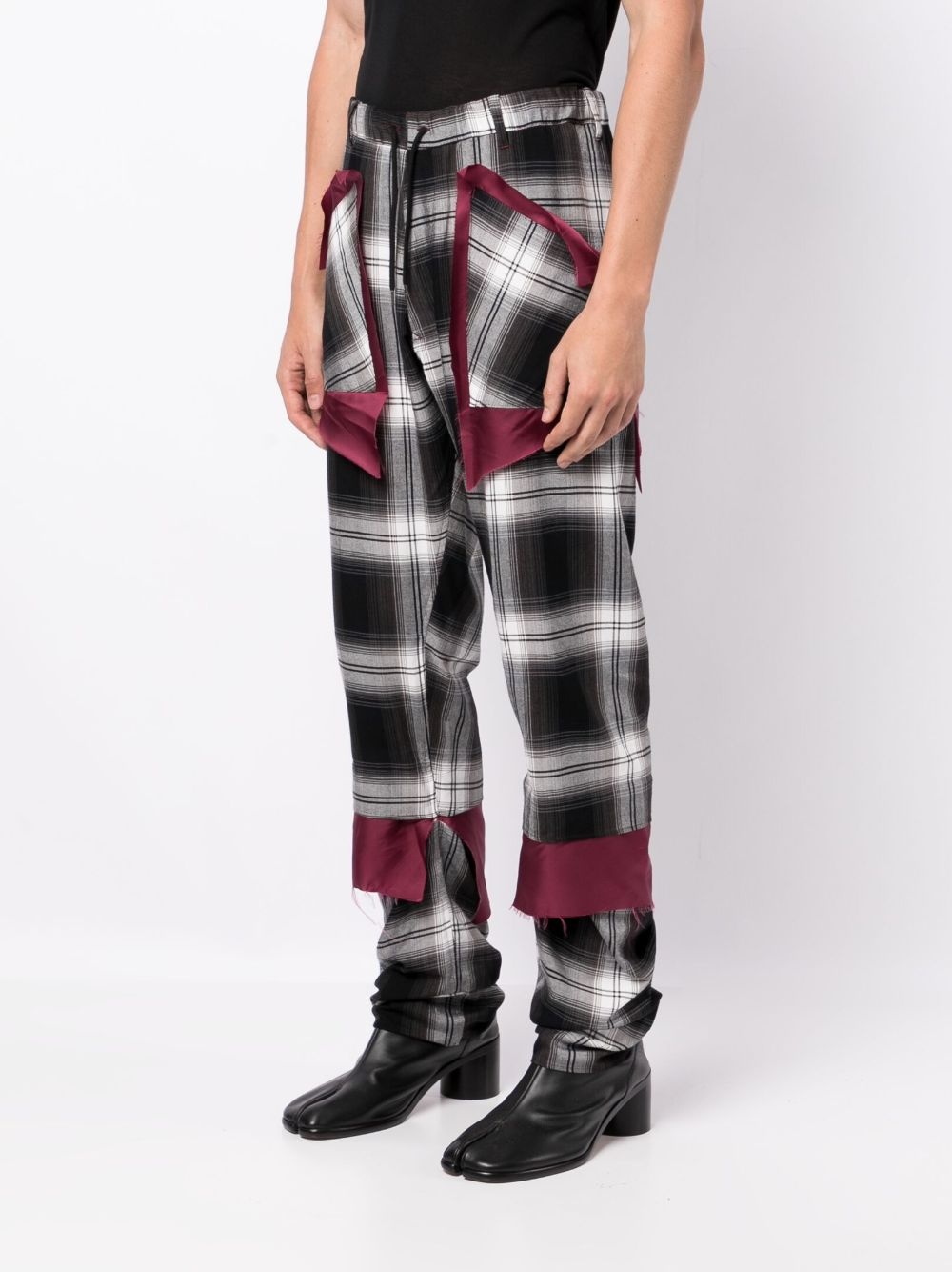check-print asymmetric trousers - 3