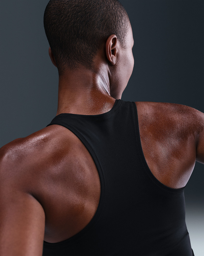 Nike Nike One Fitted Women's Dri-FIT Tank Top outlook
