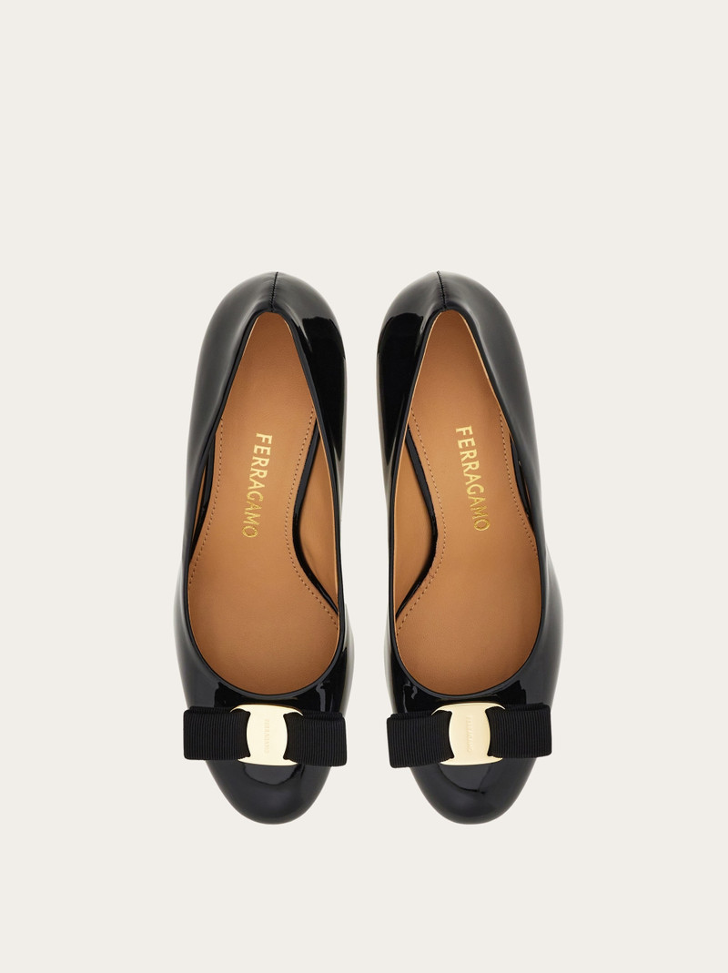 FERRAGAMO Vara bow pump shoe outlook