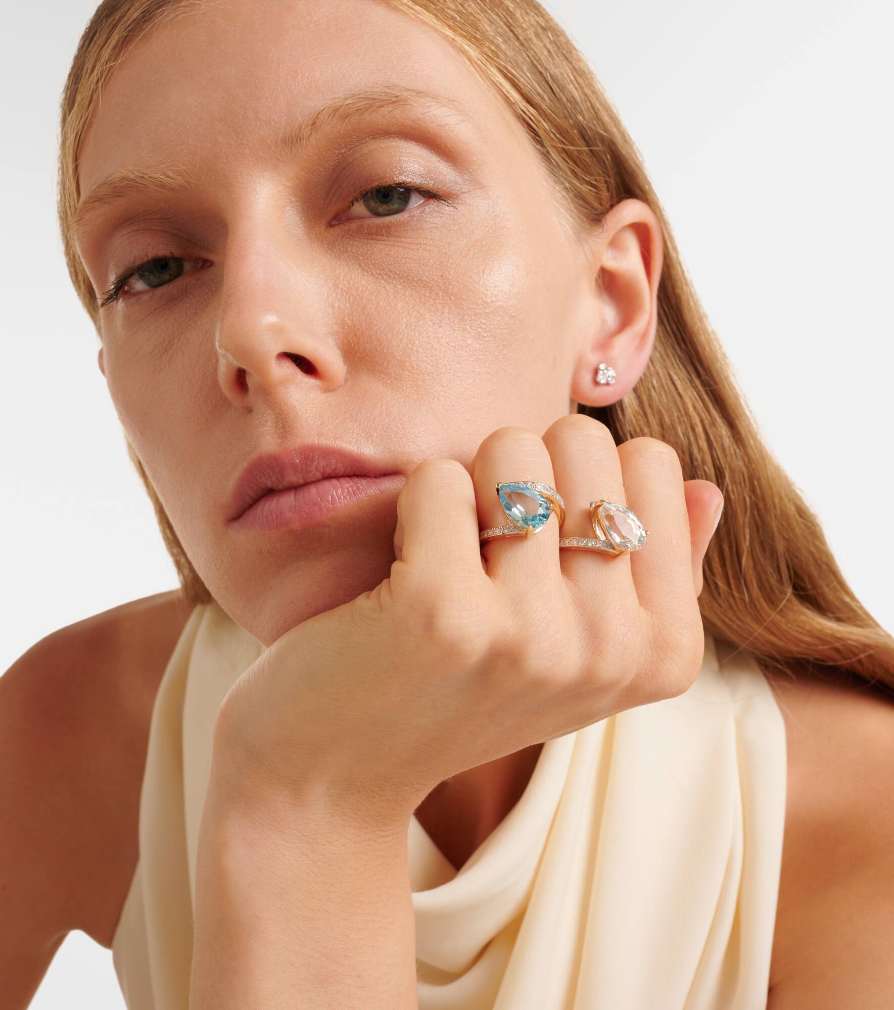Slanted 14kt gold ring with topaz and diamonds - 3