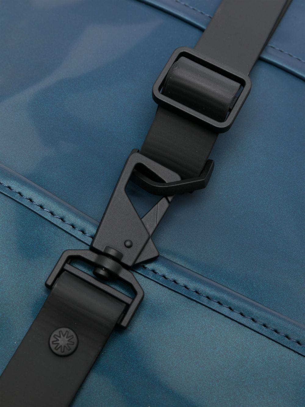 carabiner-fastening waterproof backpack - 4