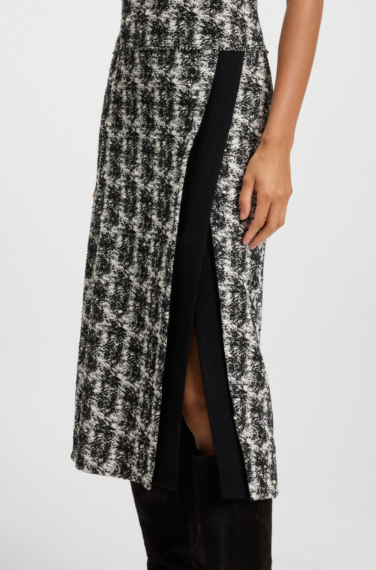 SLEEVELESS DRESS IN PATTERNED FEATHER TWEED - 6