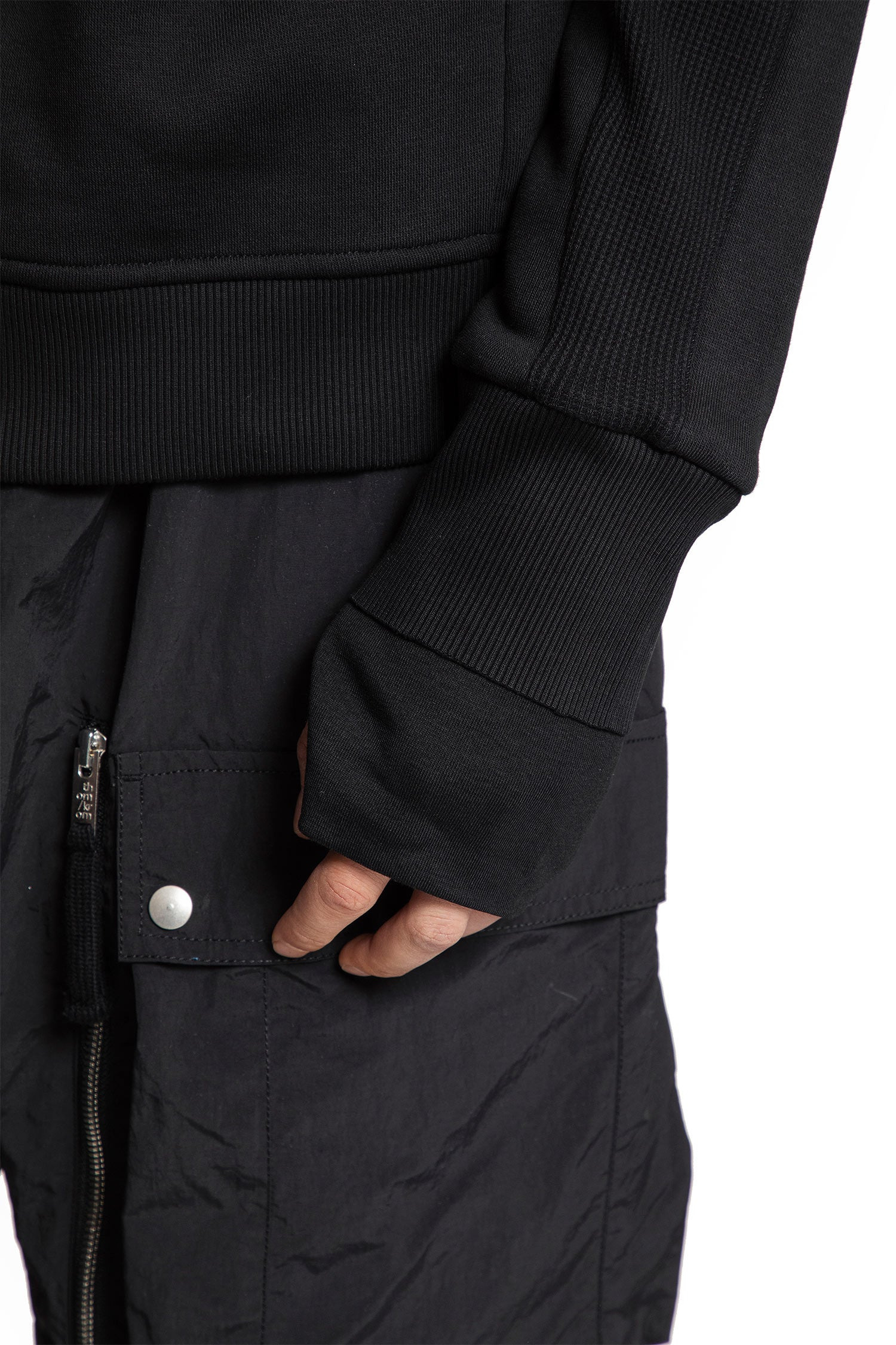 Zip-Up-Hoodie-With-Hand-Gaiters - 4