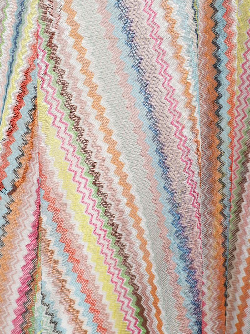 V-neck zig-zag-pattern dress 3