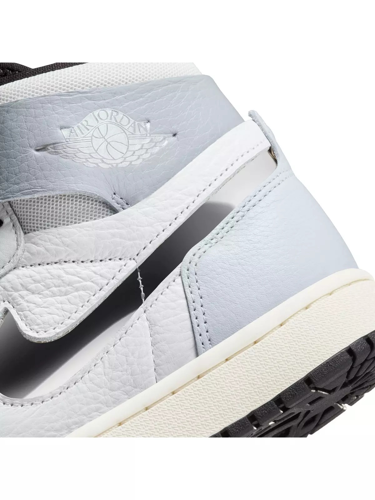 1 Zoom Air CMFT 2 "White/Metallic Silver/Photon Dust" Women's Shoe - 5