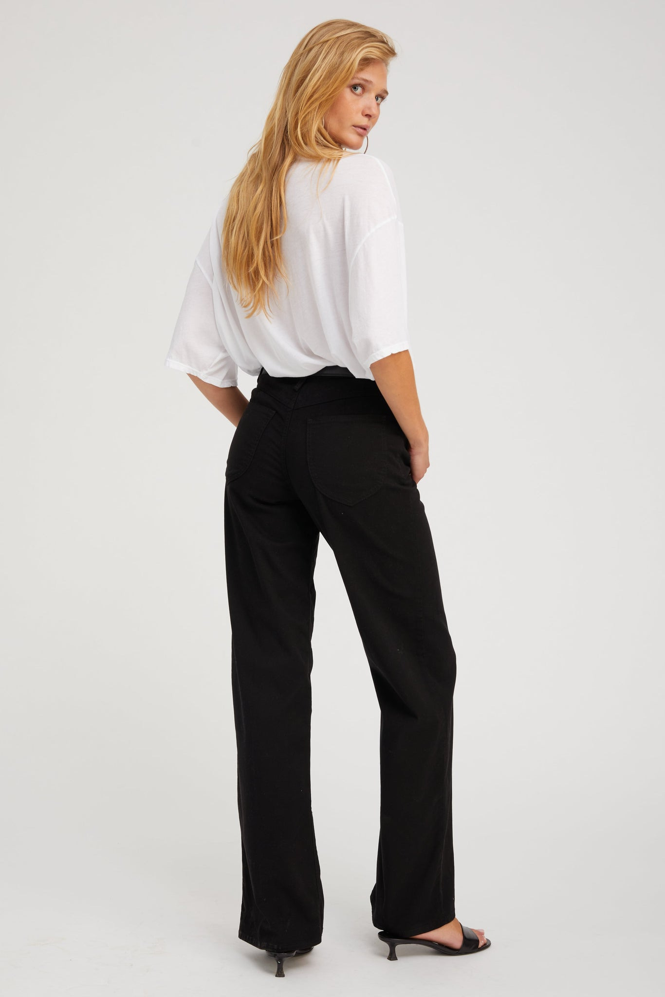 WHITE BOXY TEE - 4
