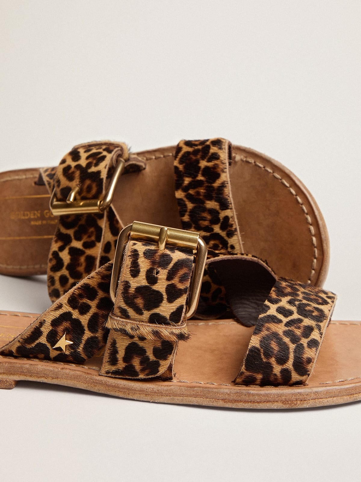 Women's flat sandals in leopard print pony skin - 5