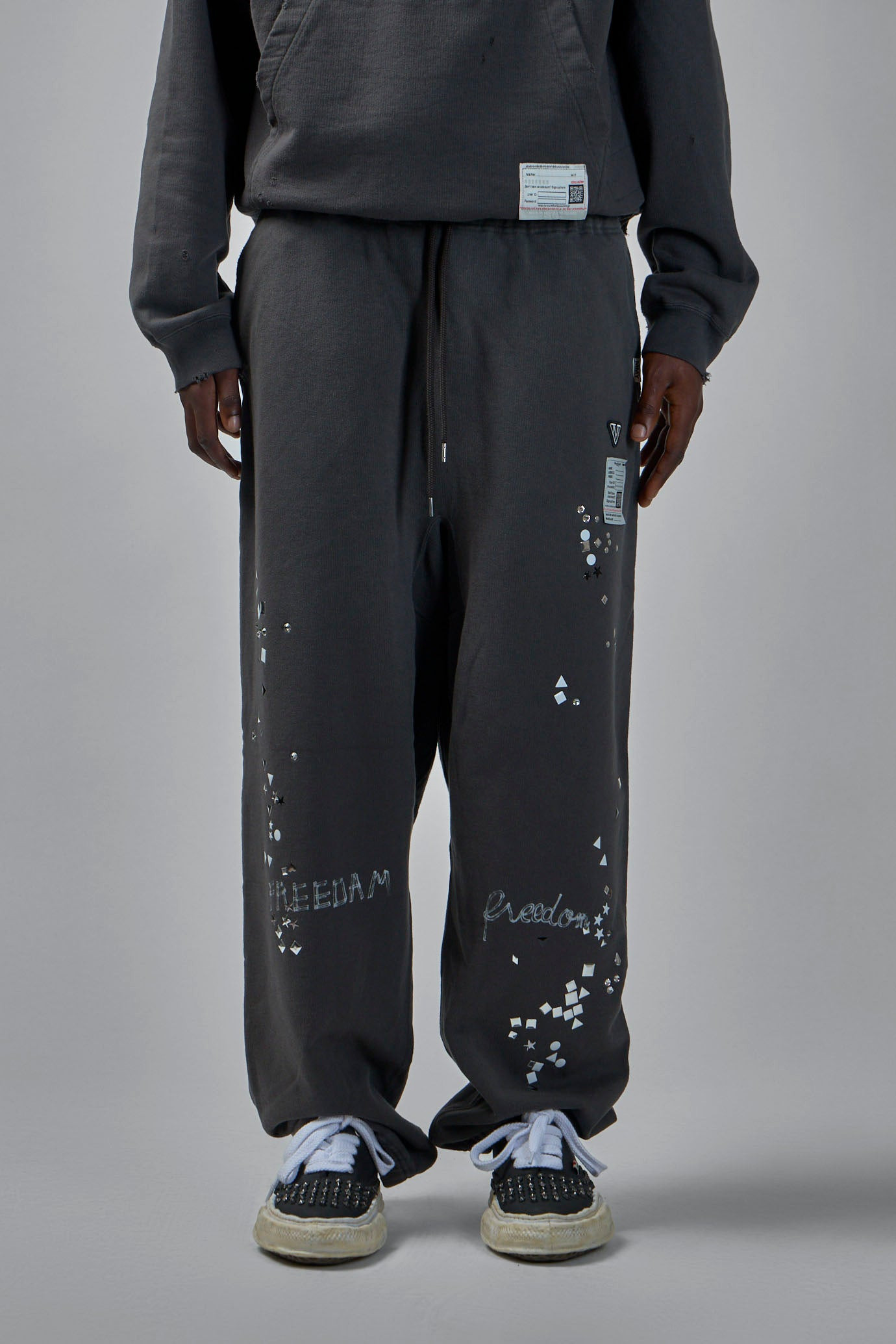 Embellished Distressed Sweat Pants - 3