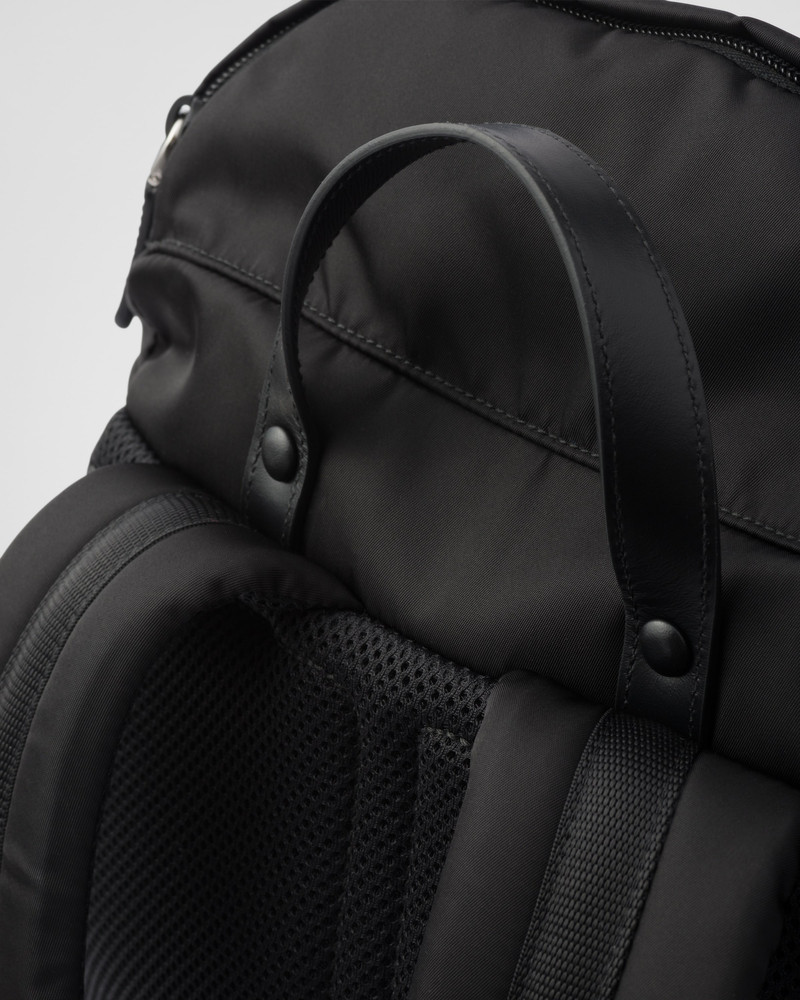 Re-Nylon 및 Saffiano 가죽 배낭 5