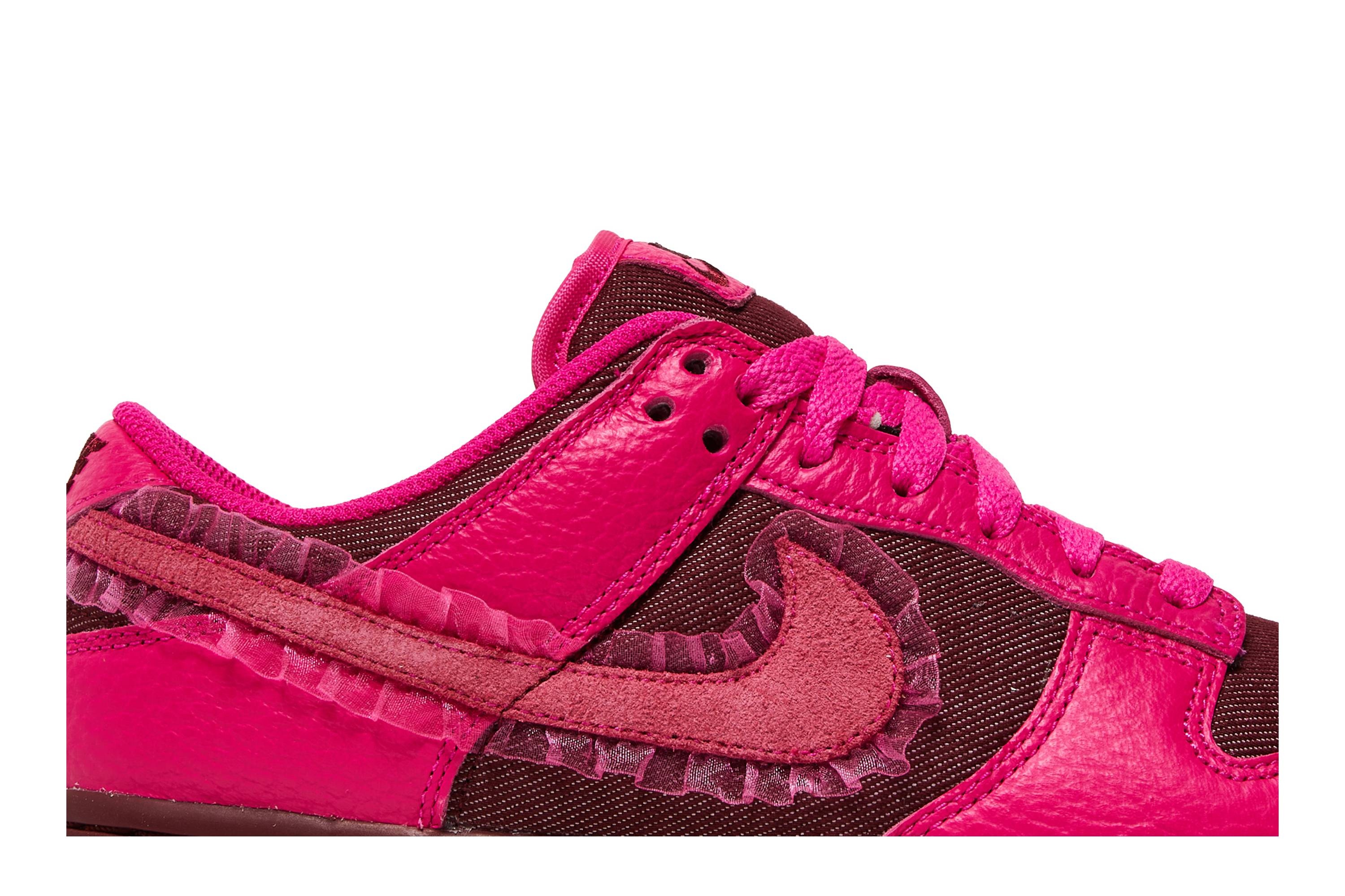 Wmns Dunk Low 'Valentine's Day' - 2