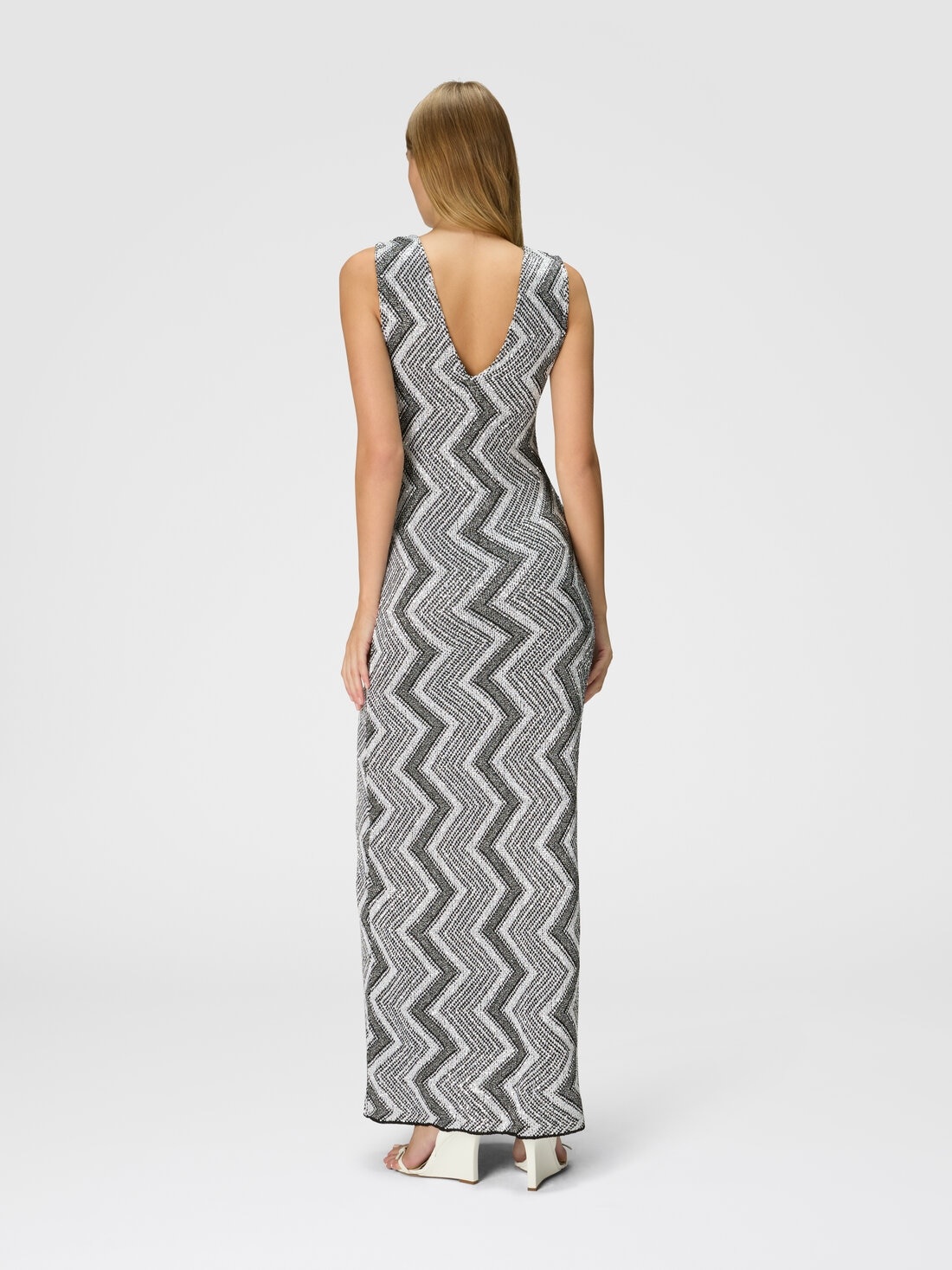 Long zig zag dress with plunging neckline and sequins - 3