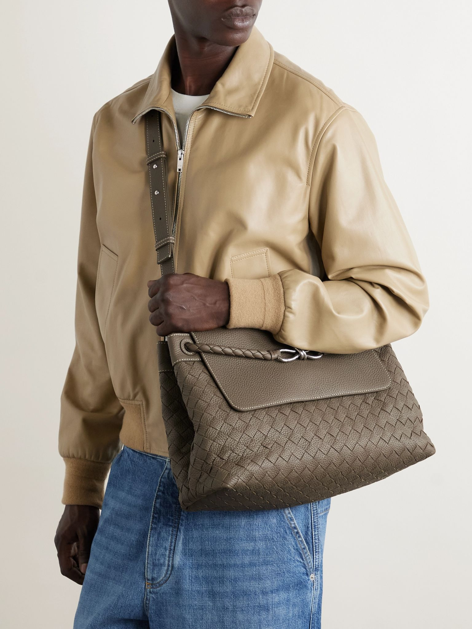 Andiamo Medium Intrecciato Full-Grain Leather Messenger Bag Green - 2