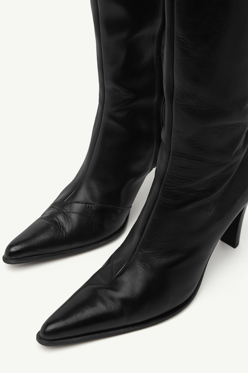 Knee-high boots 4