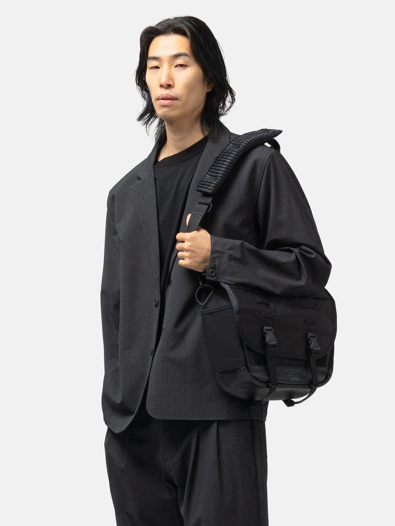 PORTER Monochrome Messenger Bag (S) Black outlook