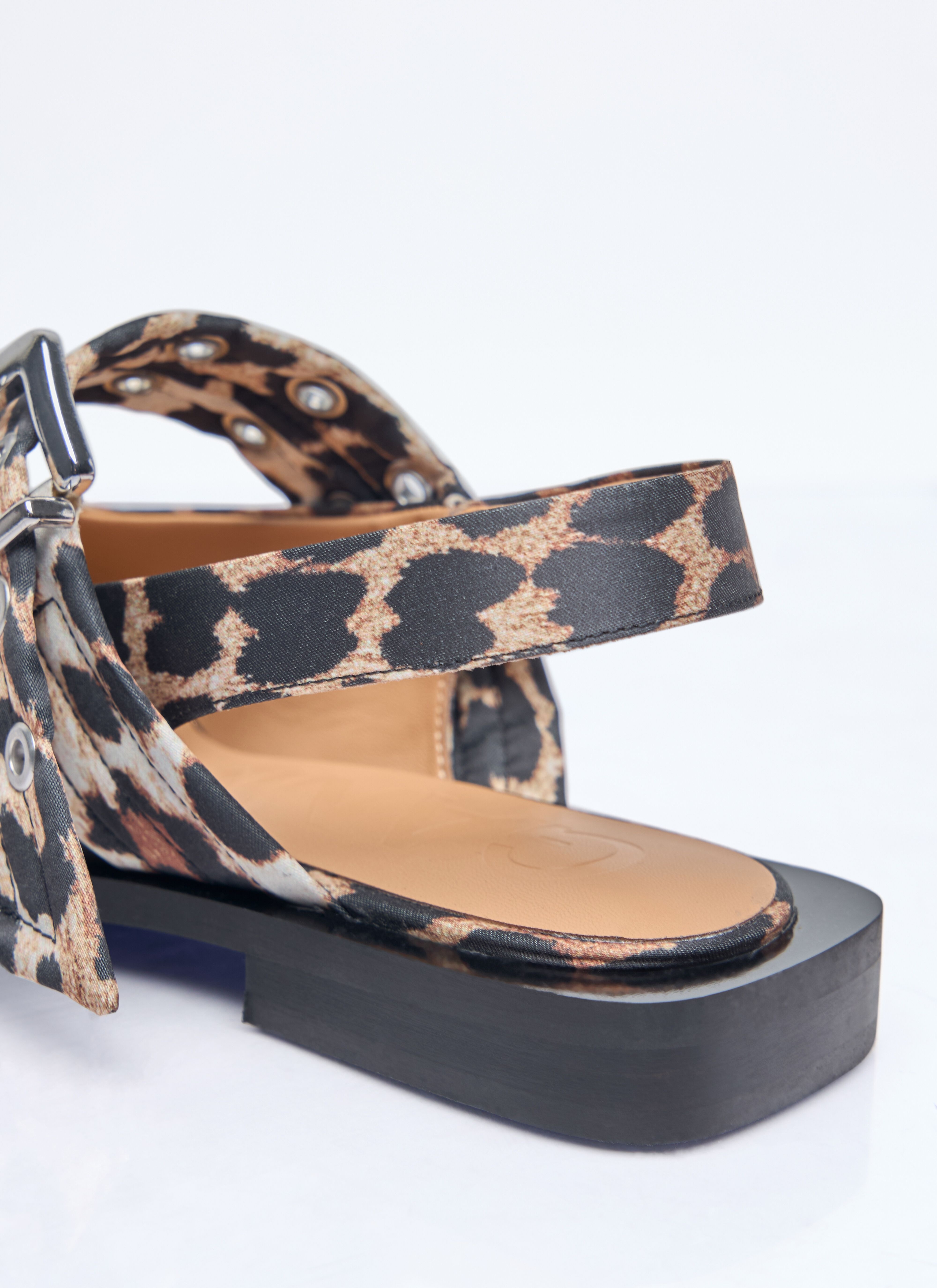Feminine Buckle Ballerina Flats - 5