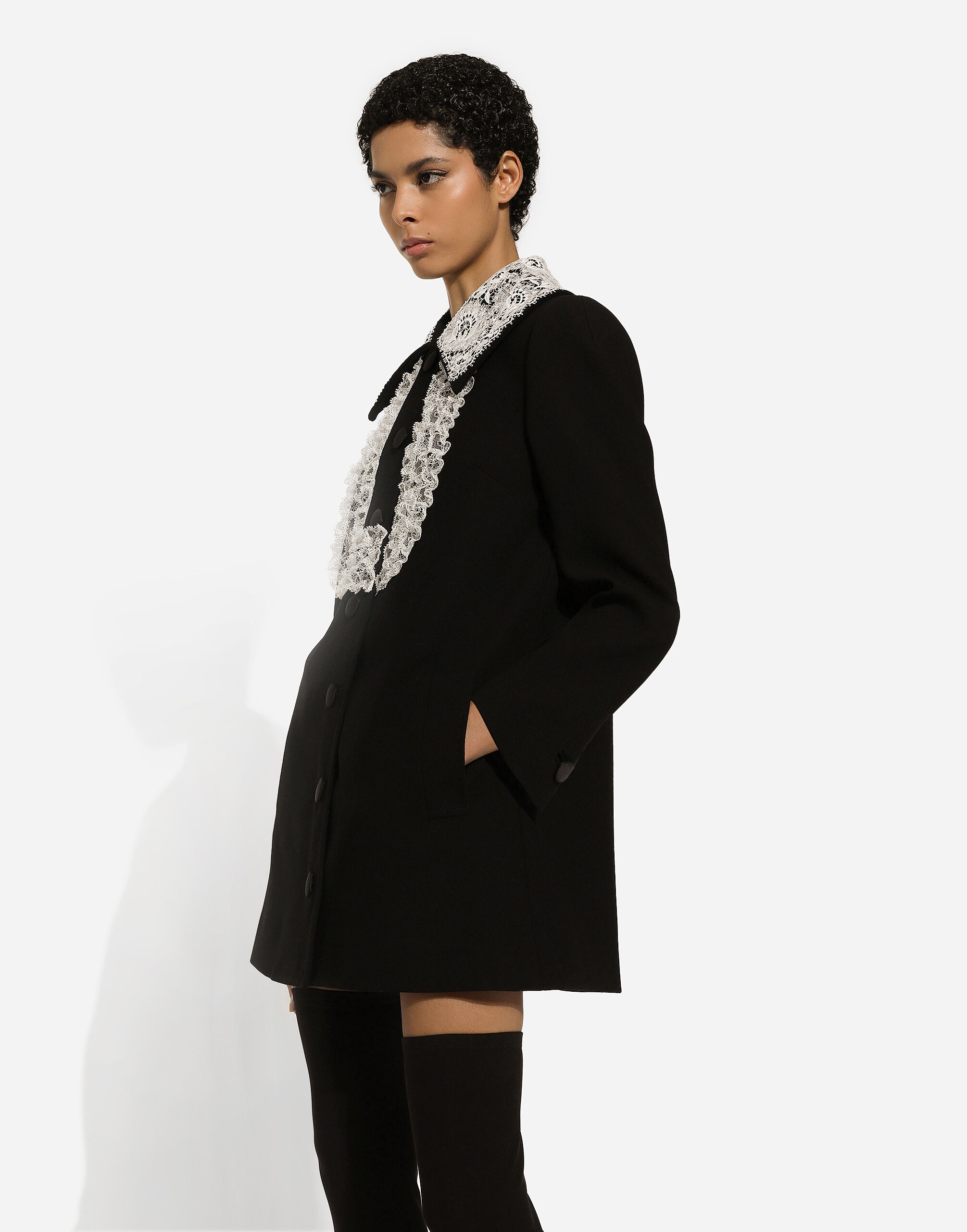 Short wool coat with lace details - 6
