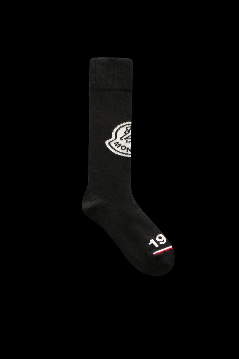 Intarsia-Knit Socks 1