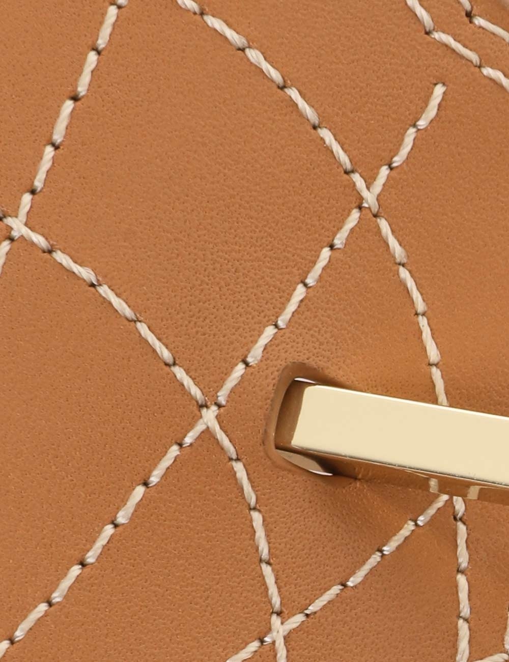 LEATHER SHELL CHIGNON 4