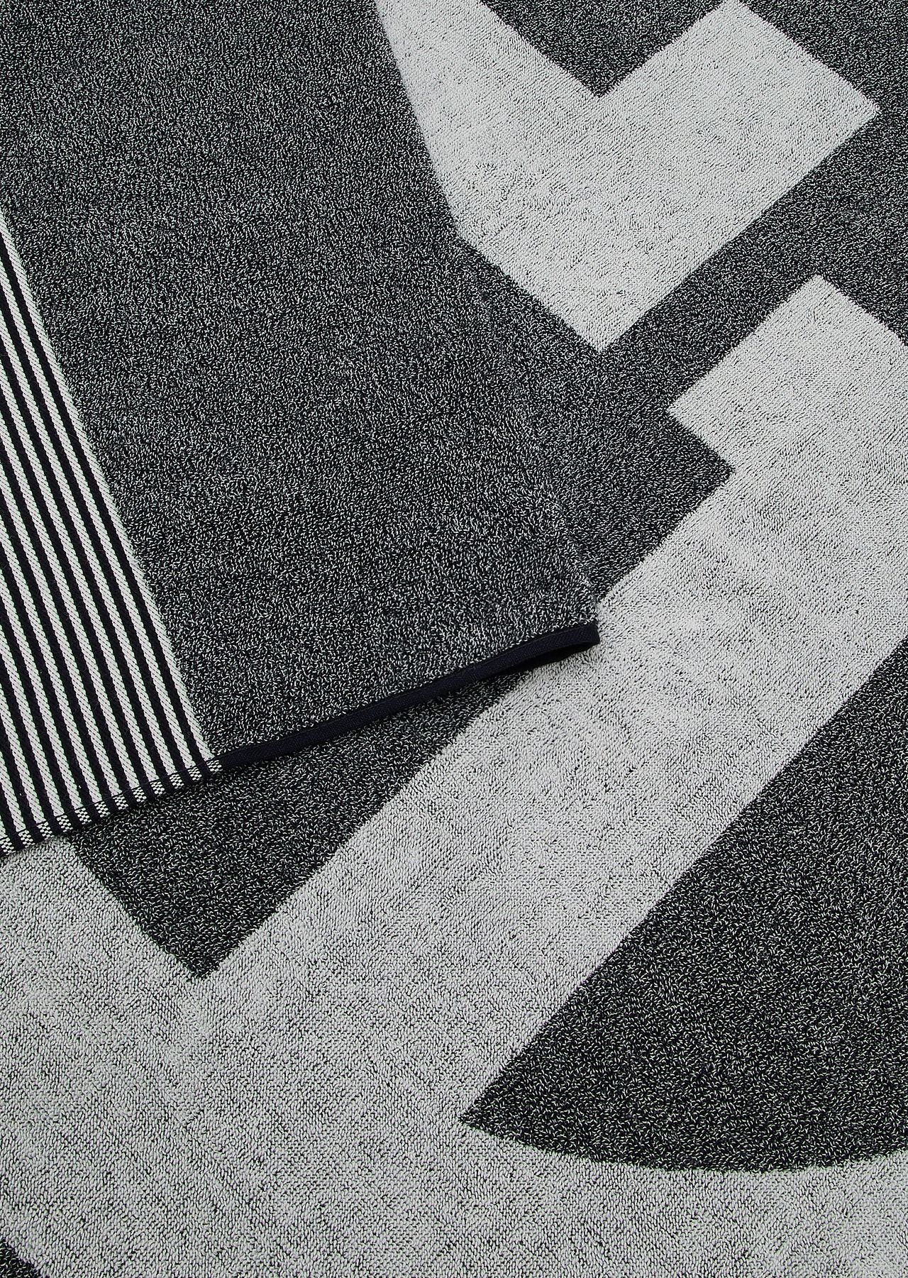 Cotton-terry beach towel with oversized jacquard GA logo - 3