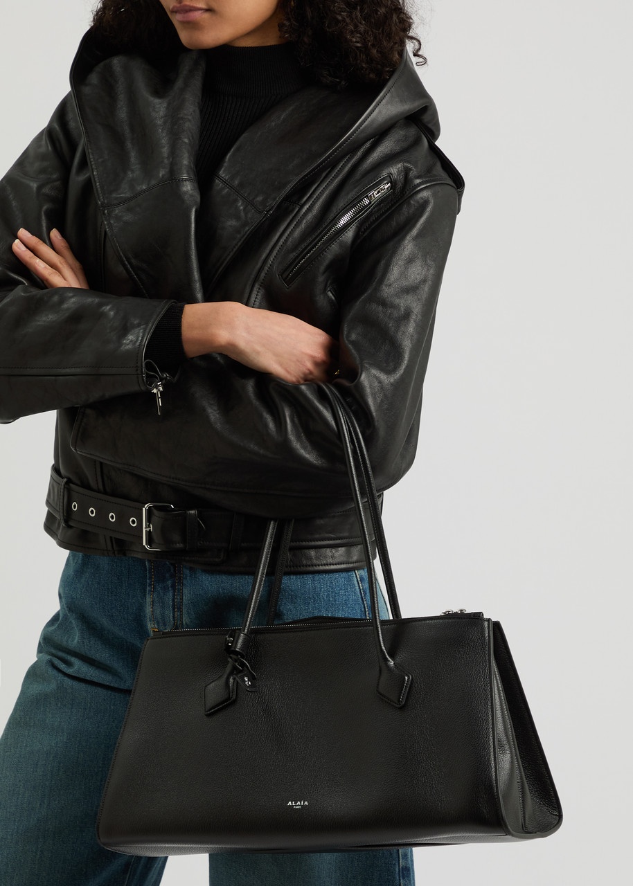 Alaïa Le Teckel Grained Leather Tote - 5