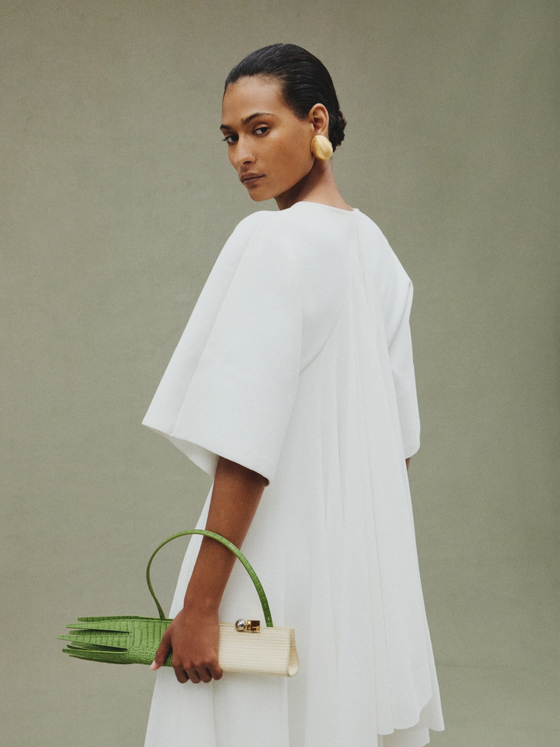 JACQUEMUS The Poireau clutch outlook