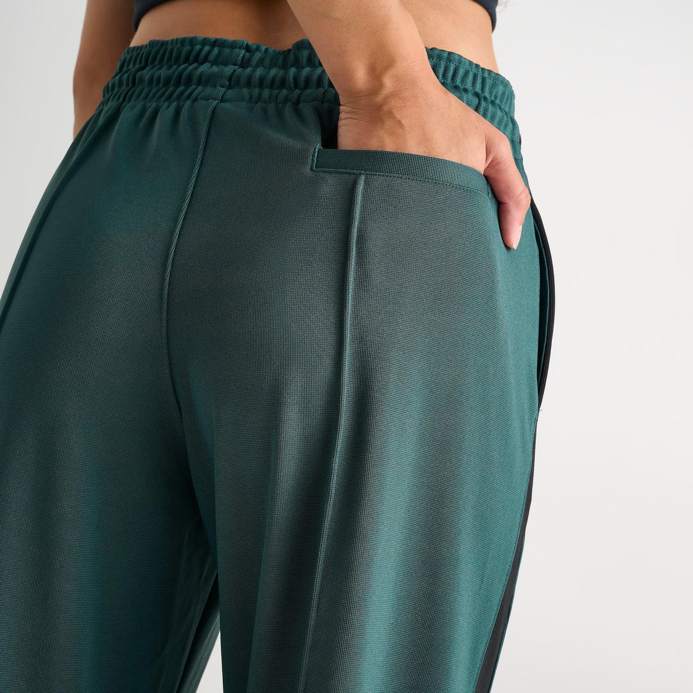 WOMEN'S JORDAN CORE KNIT TRACK PANTS - 6