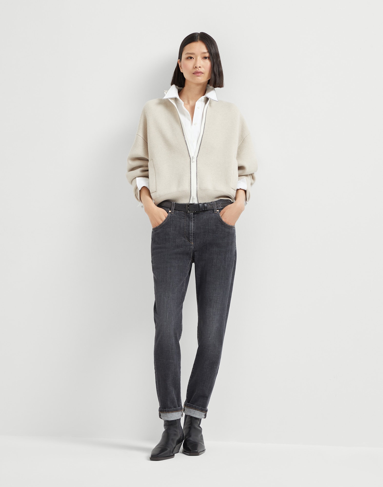 Stretch denim slim five-pocket trousers with shiny leather tab - 4