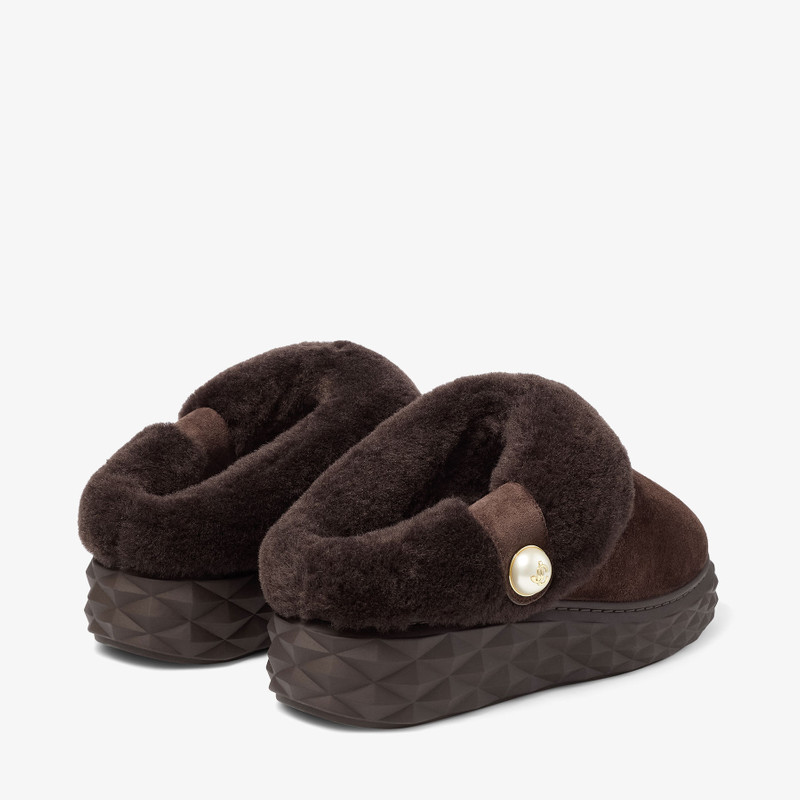 JIMMY CHOO Diamond Maxi Mule F
Chococlate Suede Mules with Shearling outlook
