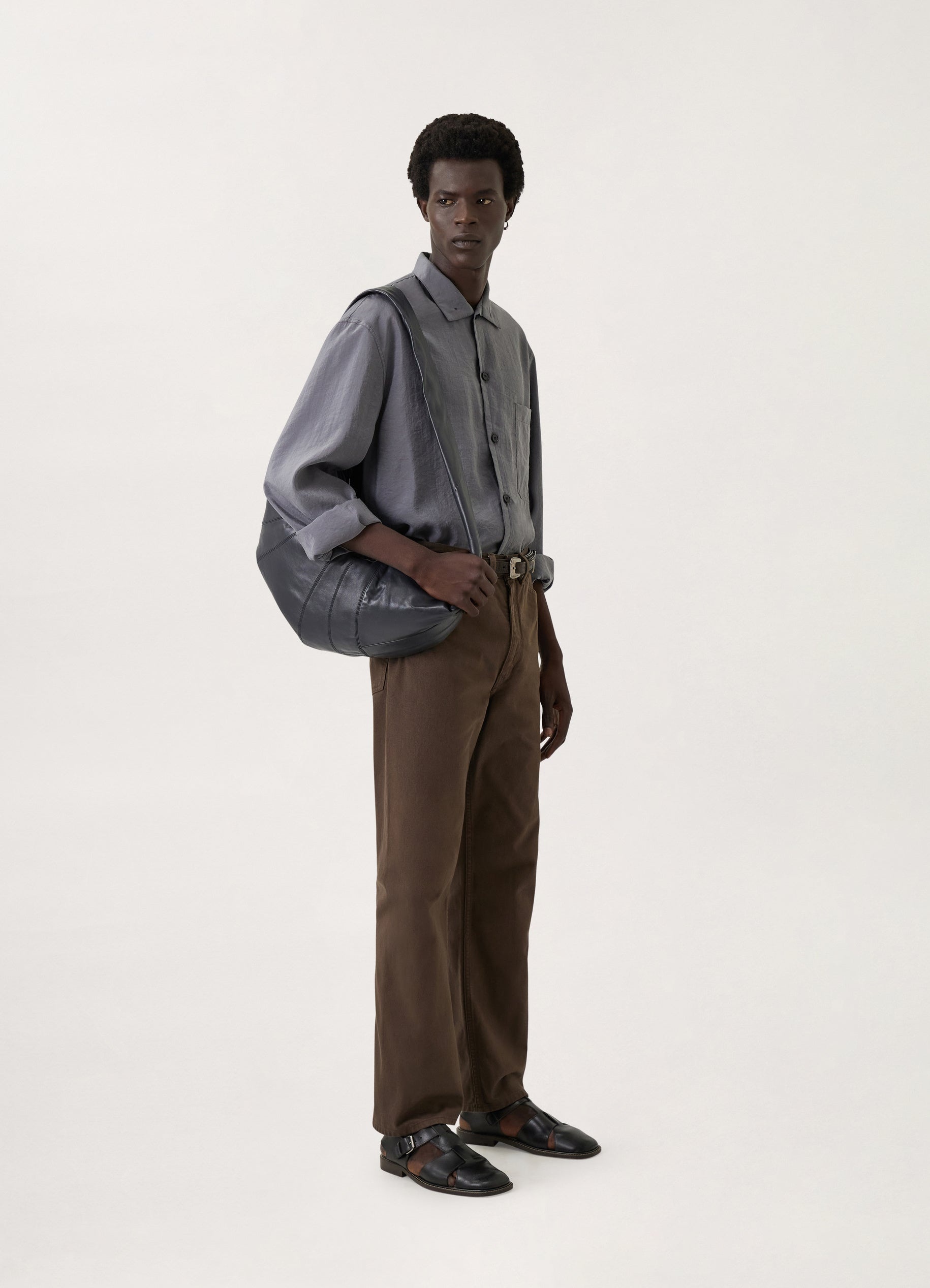 SEAMLESS JEANS
GARMENT DYED DENIM - 2