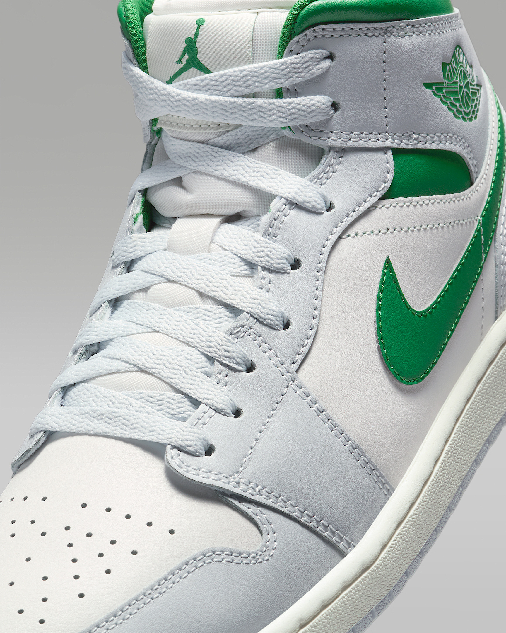 Air Jordan 1 Mid Men's Shoes - 7