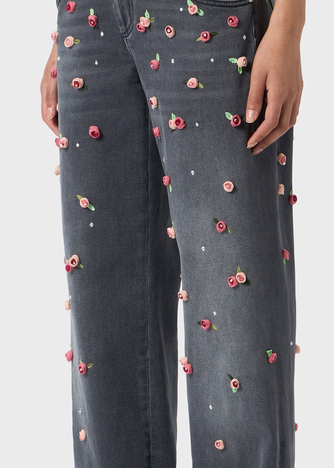 WIDE LEG JEANS WITH EMBROIDERY ROSES - 5