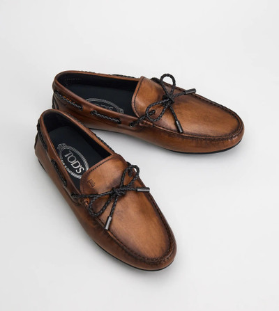 Tod's CITY GOMMINO DRIVING SHOES IN LEATHER - BROWN outlook