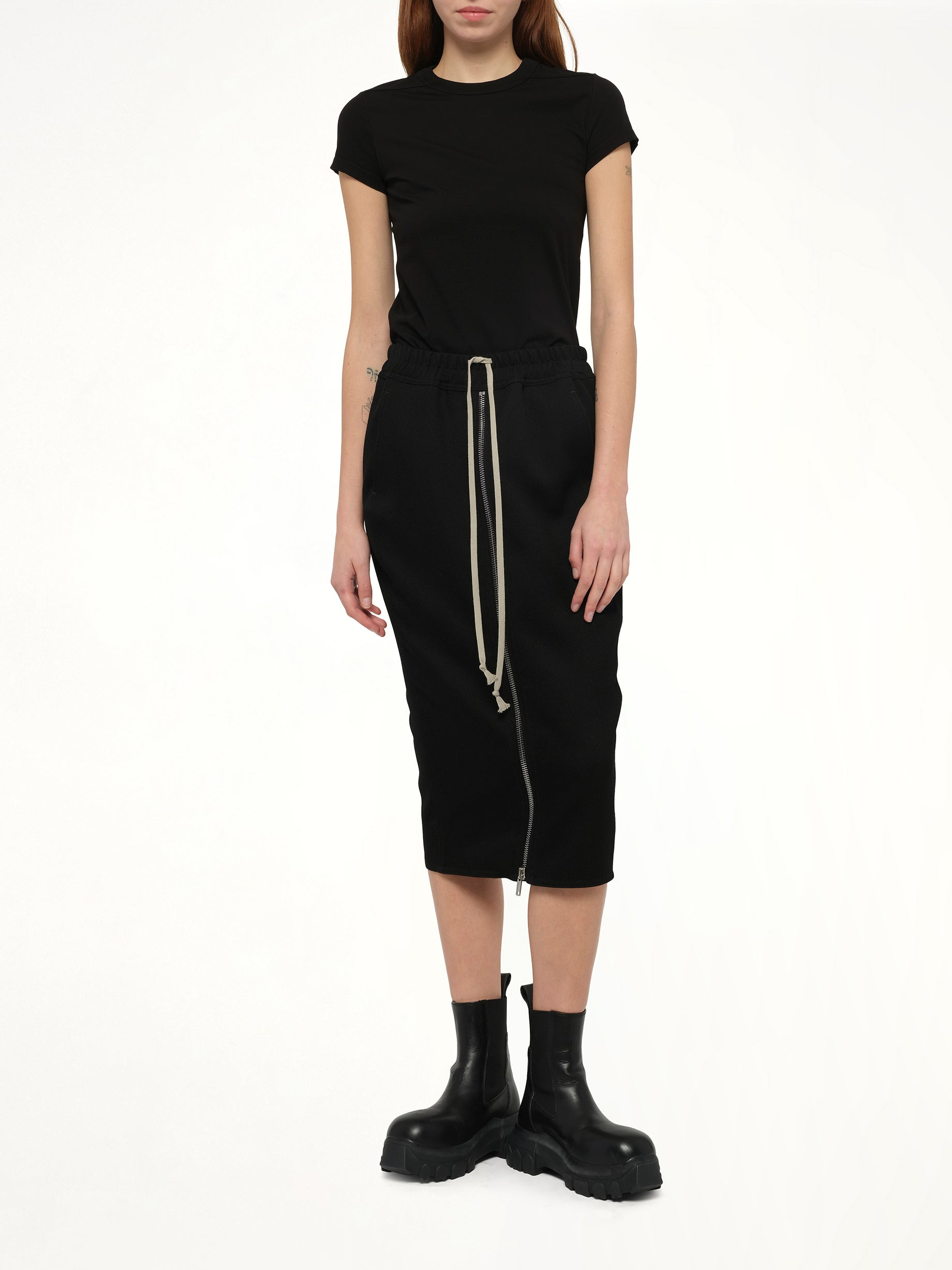 Zipped Short Pillar in Black - 4