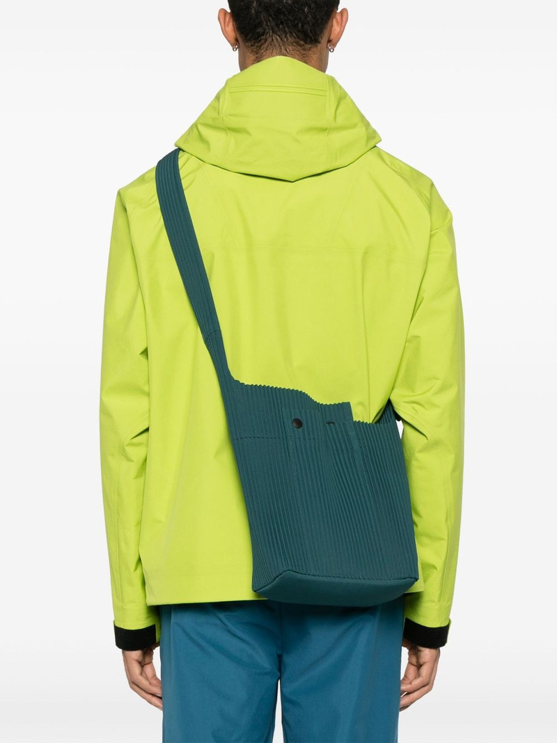 ISSEY MIYAKE pleated messenger bag outlook