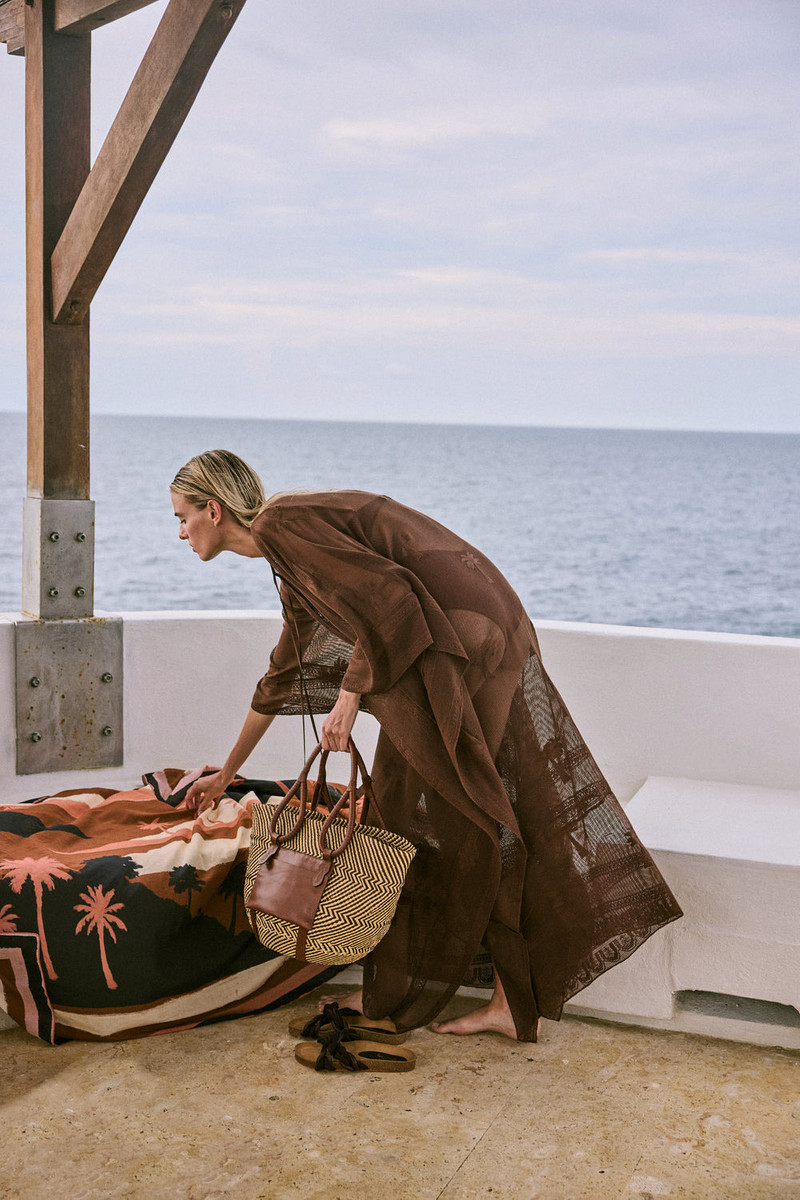 Destination Seaside Tote Bag in Brown 4