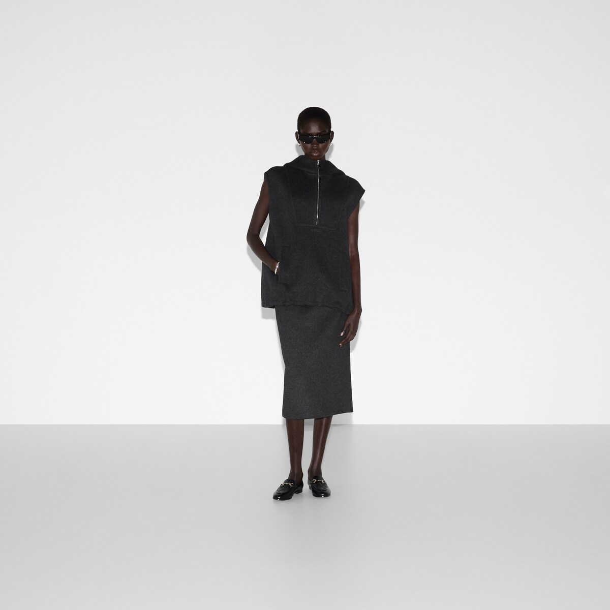 Embroidered wool silk hooded gilet - 2