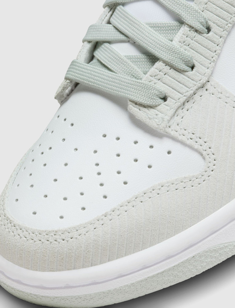 Nike WOMEN'S DUNK LOW "GREY CORDUROY" outlook