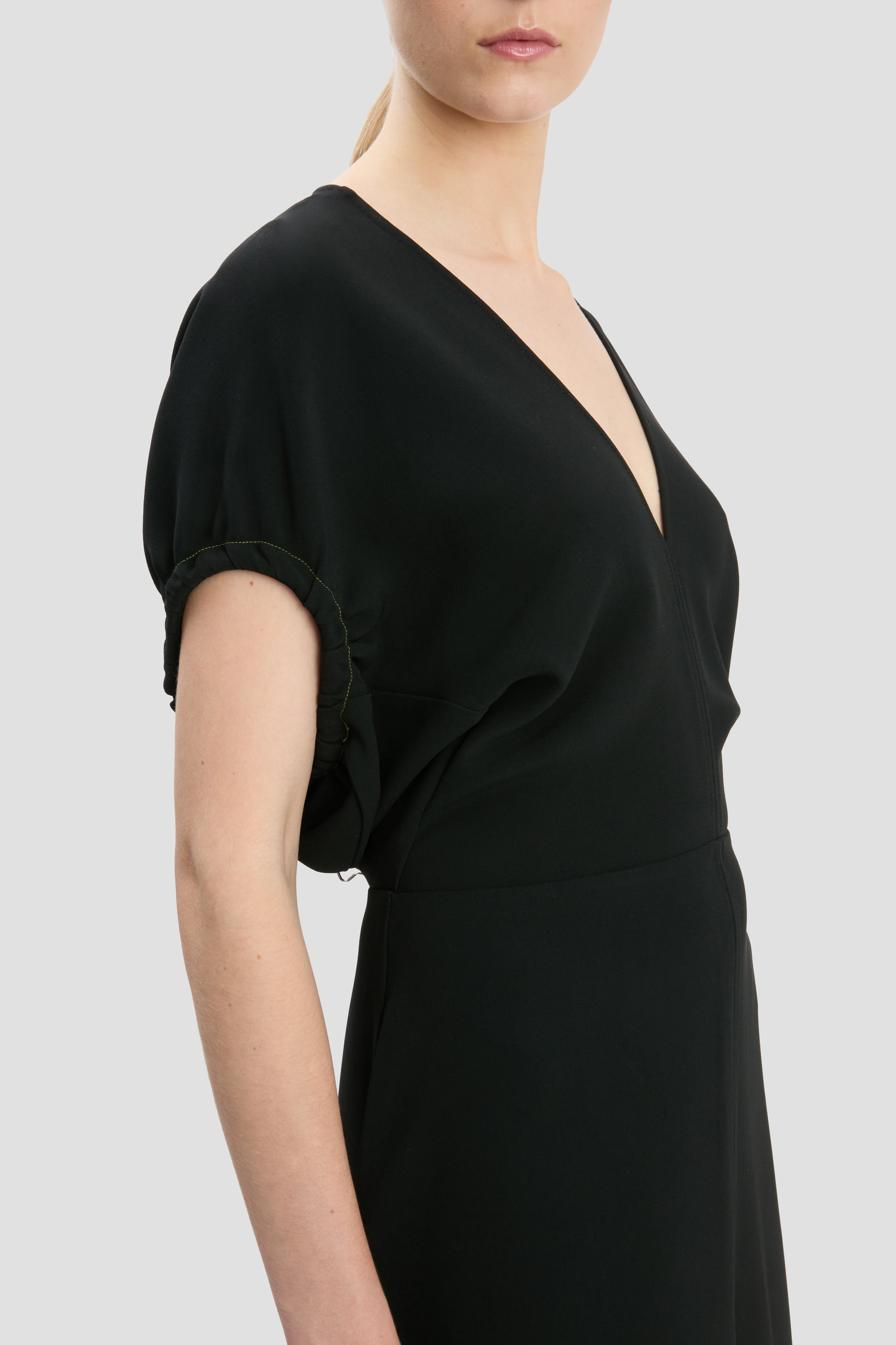 Blouson Detail Midi Dress In Black - 4