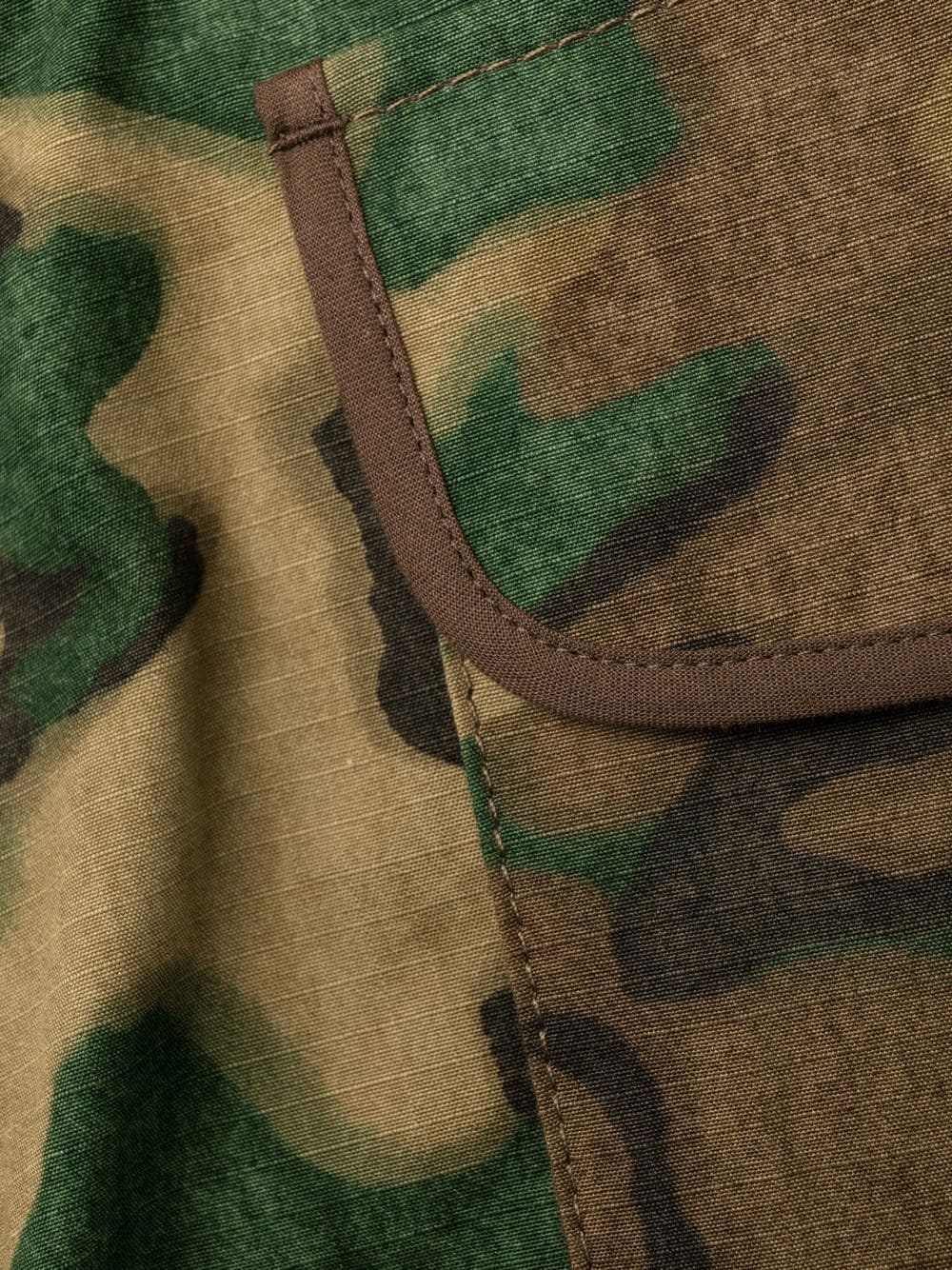 cuffed camouflage-print cargo trousers - 7