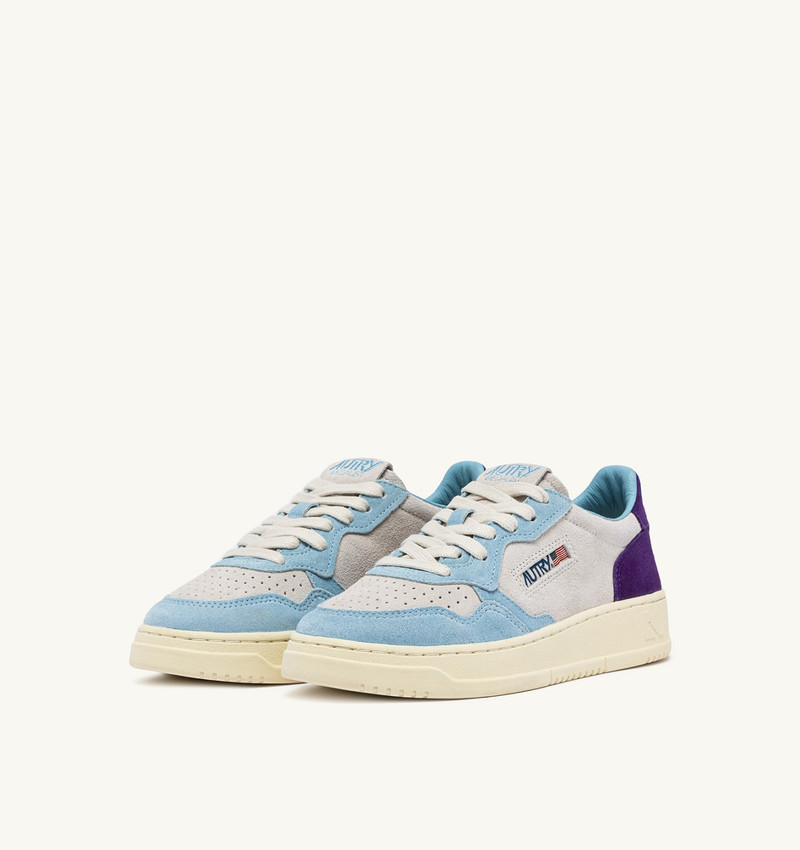 AUTRY MEDALIST LOW TRICOLOR SNEAKERS IN PATRIDGE AND MAUVE SUEDE outlook