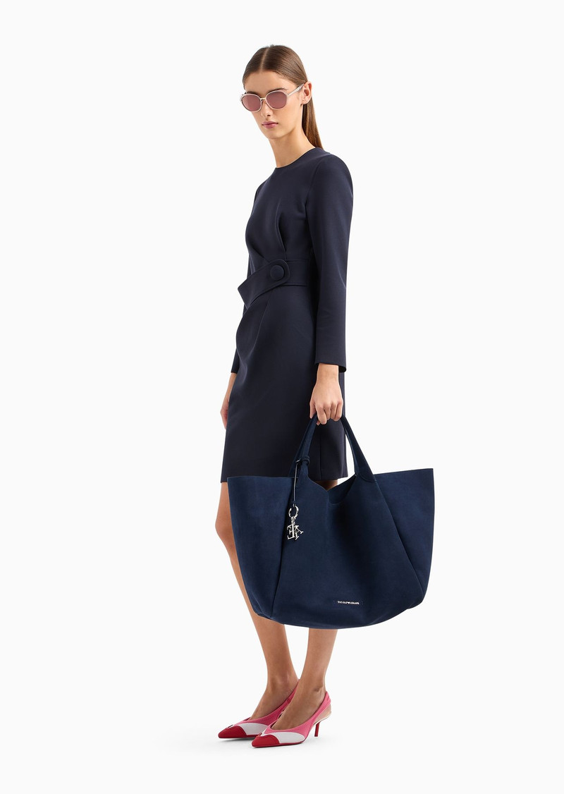 Split cowhide oversize shopper bag with logo charm 8