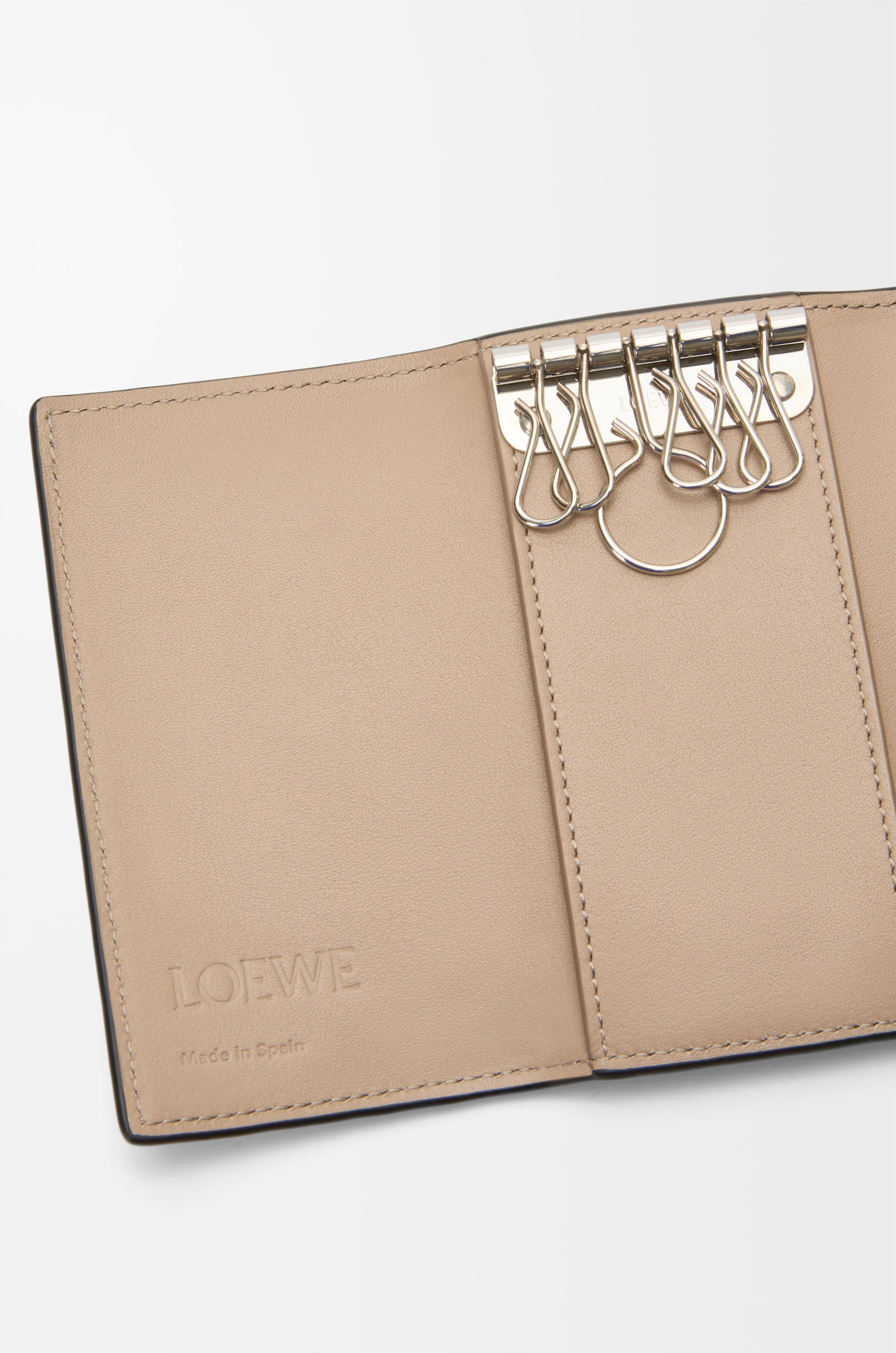 Anagram key case in pebble grained calfskin - 5