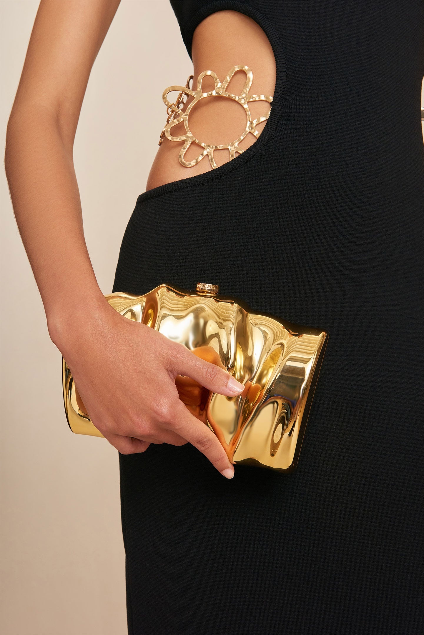 Cult Gaia SCRUNCH CLUTCH | REVERSIBLE