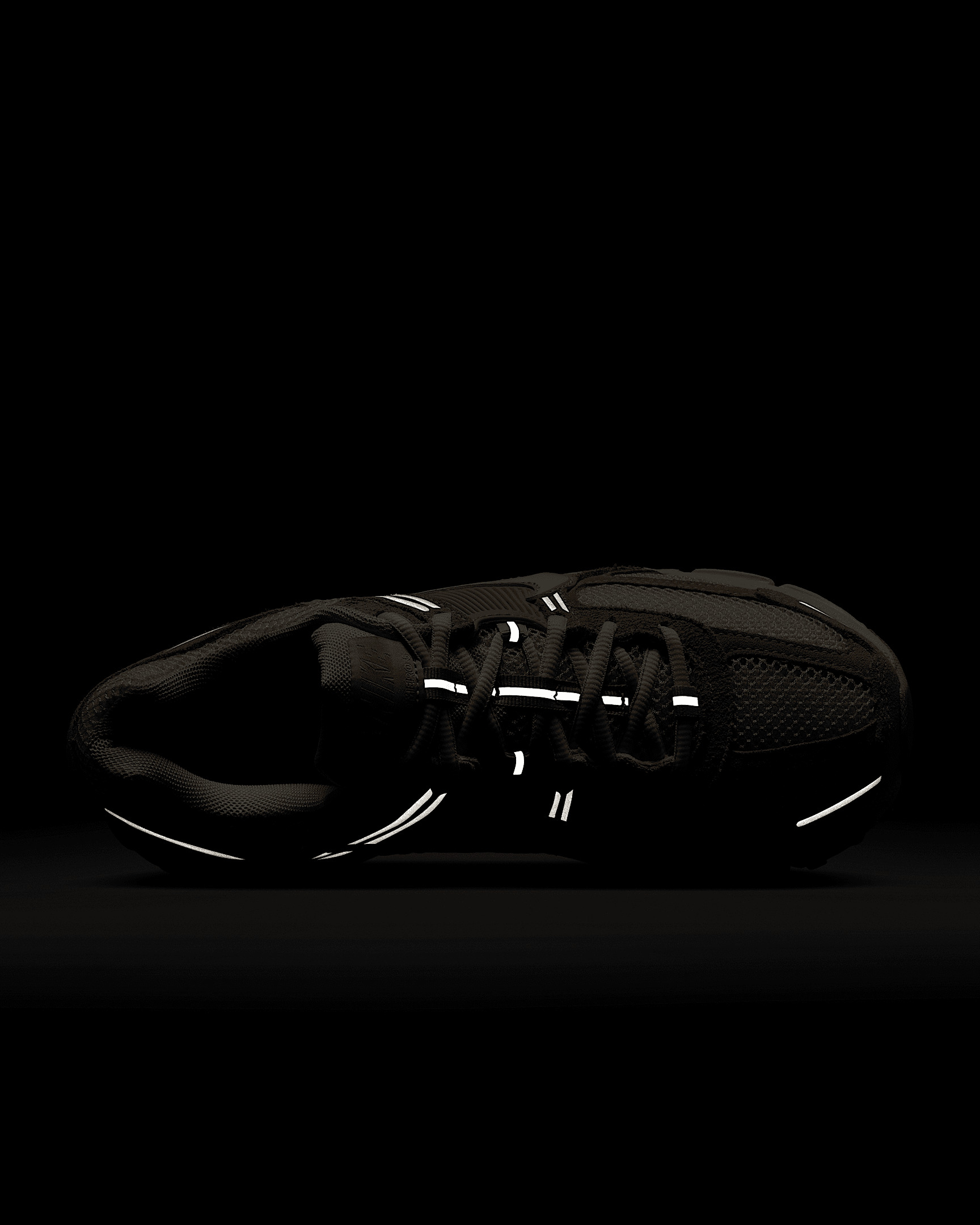 Nike Zoom Vomero 5 Women's Shoe - 9
