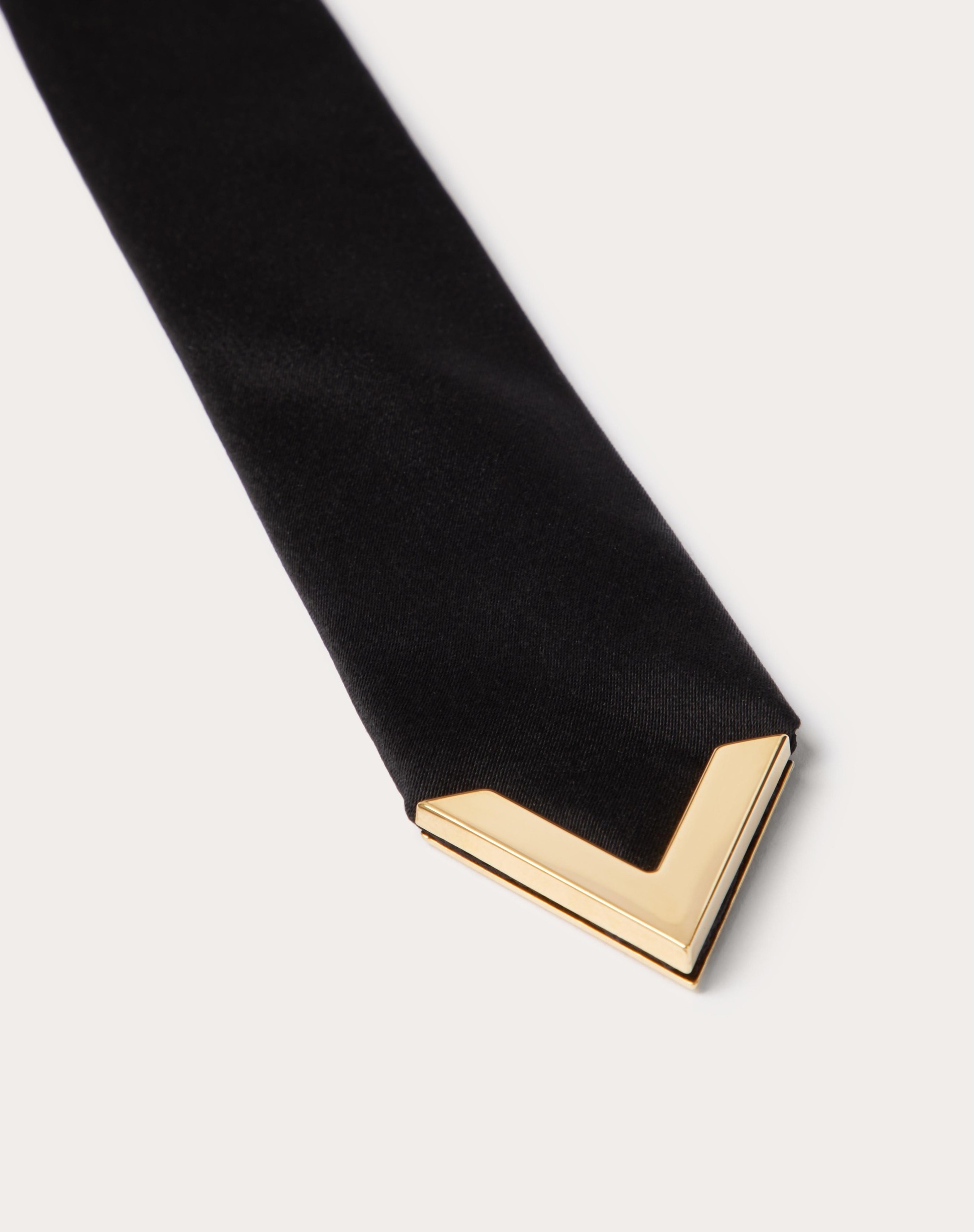 WOOL AND SILK VALENTIE TIE WITH METAL V APPLIQUÉ - 4