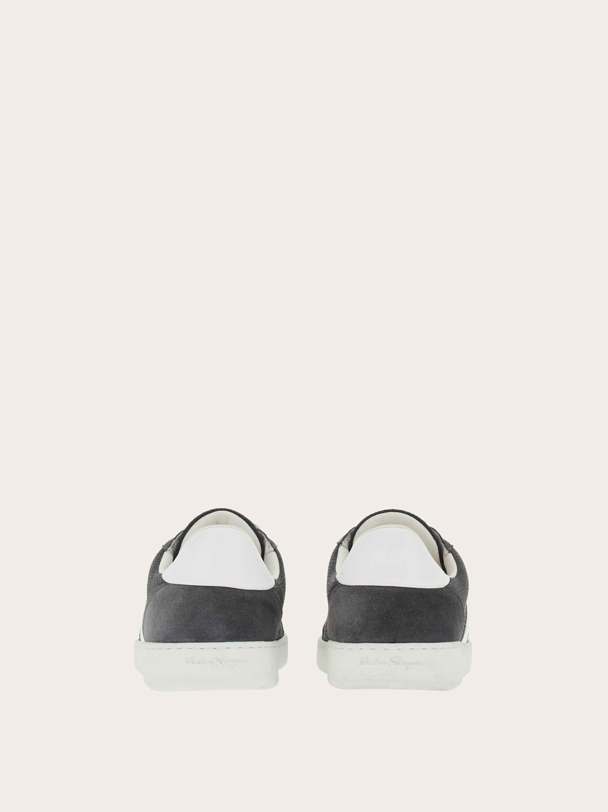Low top sneaker with signature - 4