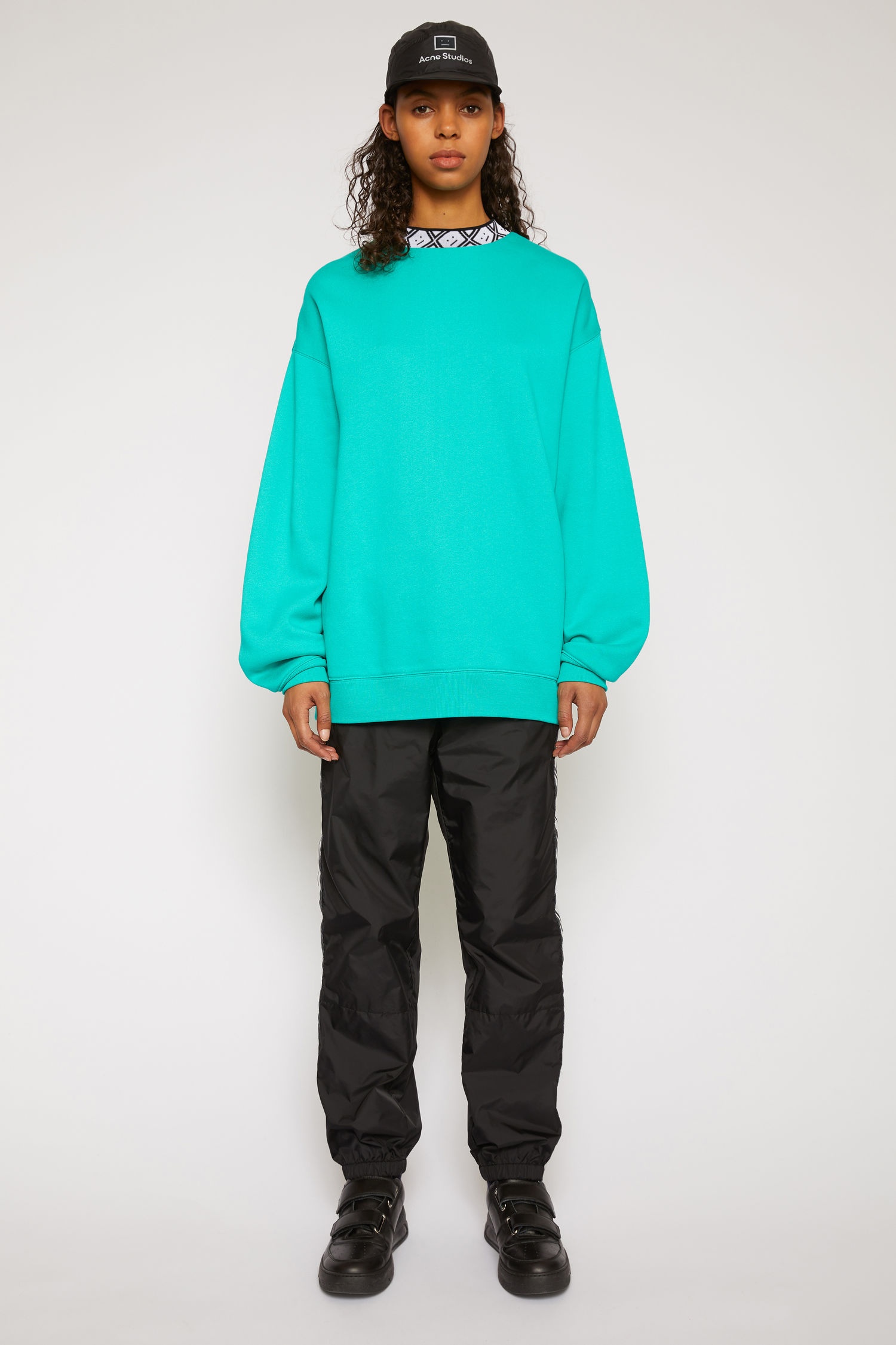 Face motif mock neck sweatshirt jade green - 2