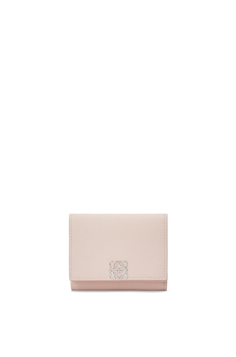Anagram trifold wallet in pebble grained calfskin 1